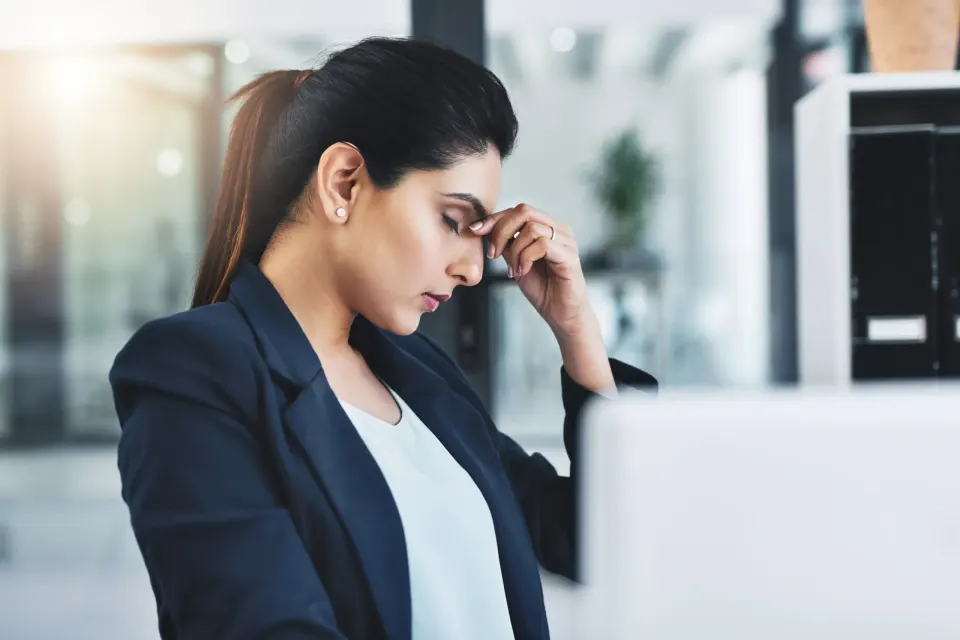 Patient consulting about brain fog and cognitive symptoms